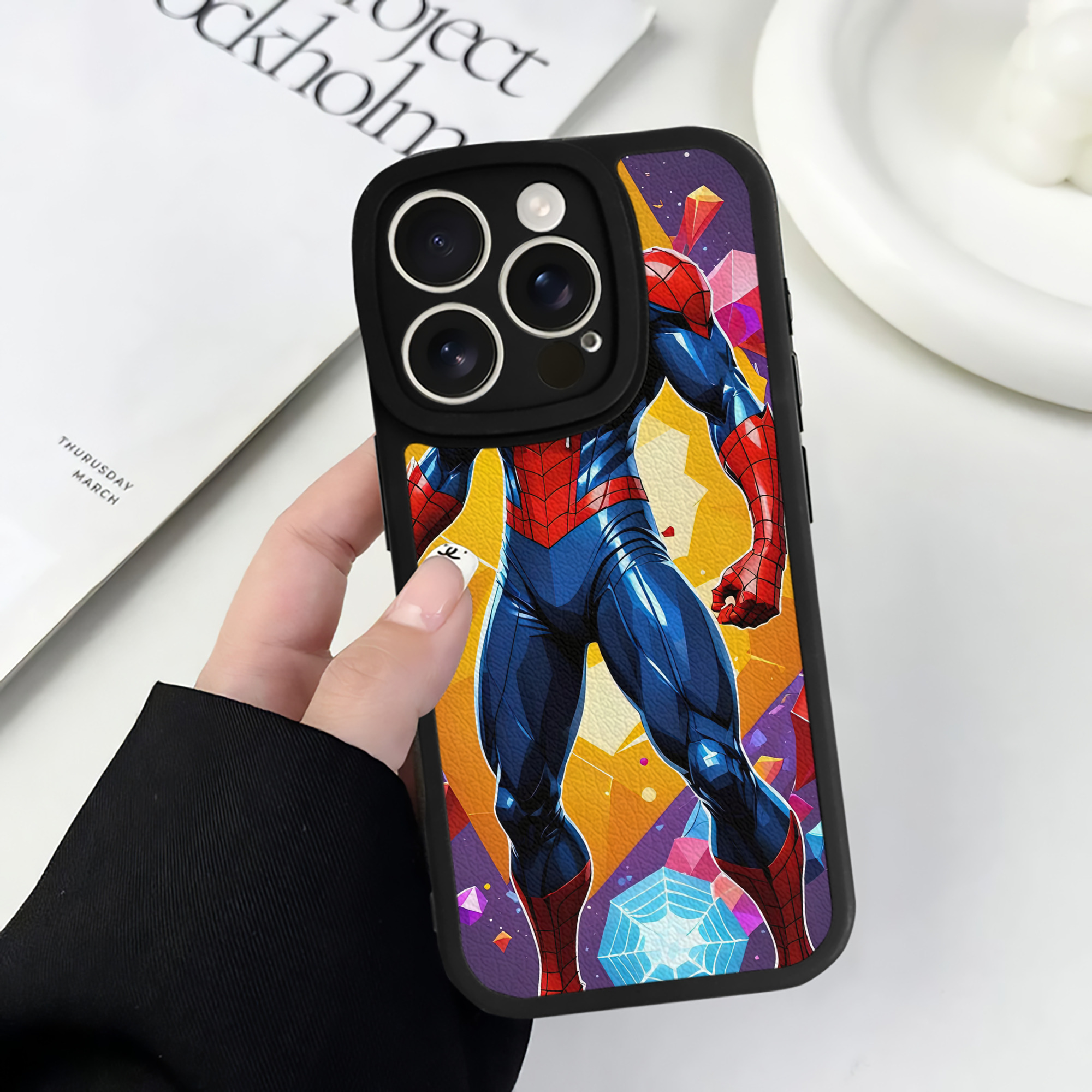 Spider Man スパイダーマン 【iPhone 16シリーズ対応】シリコンスマホケース（レザー調） 材質：シリコン